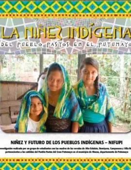 Tres niñas indígenas del pueblo Pasto con pañuelos coloridos.